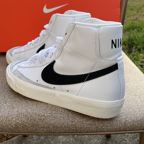 Nike Blazer Mid 77vintage grade school 6y 8 women - Picture 2 of 16